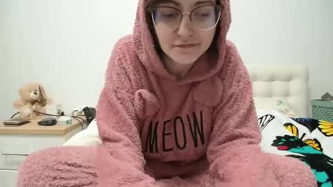 sarraboots online show from January 14, 2026, 7:19 pm