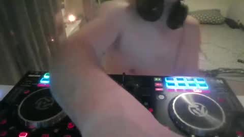 sasch1982h online show from December 14, 2025, 1:33 am