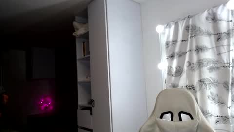 yesica online show from February 22, 2025, 5:23 am