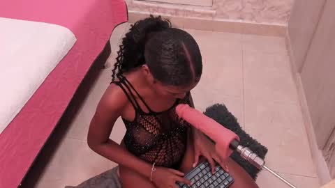 Snapshot of sasha_brownie_ chatting on December 5, 2025, 8:05 pm Sasha online show from December 5, 2025, 8:05 pm