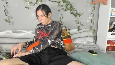 Sasha Vesmus online show from May 8, 2026, 6:52 am