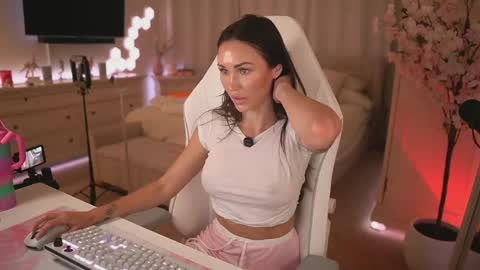 sashawest_official online show from April 16, 2026, 11:51 pm