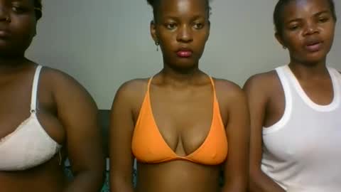 sassybrown25 online show from December 17, 2025, 10:32 am