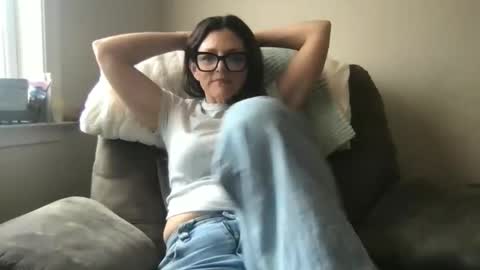 sassynsweetmilf online show from December 19, 2025, 3:52 pm