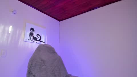 Snapshot of satanbabee_ chatting on January 23, 2025, 10:22 pm im expecting 300 thumbs up on my altar online show from January 23, 2025, 10:22 pm