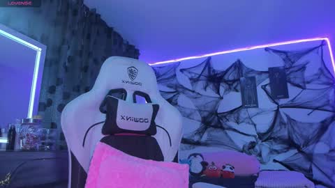 Snapshot of satanbabee_ chatting on October 4, 2025, 11:36 pm im expecting 300 thumbs up on my altar online show from October 4, 2025, 11:36 pm