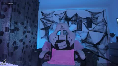 Snapshot of satanbabee_ chatting on October 25, 2025, 12:29 am im expecting 300 thumbs up on my altar online show from October 25, 2025, 12:29 am