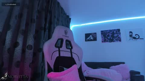 Snapshot of satanbabee_ chatting on November 9, 2025, 11:25 pm im expecting 300 thumbs up on my altar online show from November 9, 2025, 11:25 pm