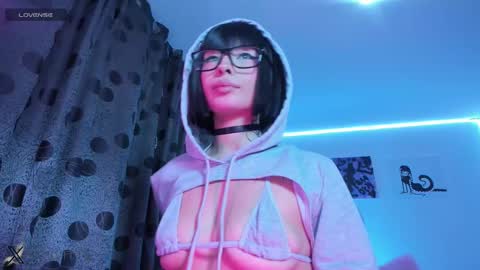 Snapshot of satanbabee_ chatting on November 27, 2025, 12:35 am im expecting 300 thumbs up on my altar online show from November 27, 2025, 12:35 am