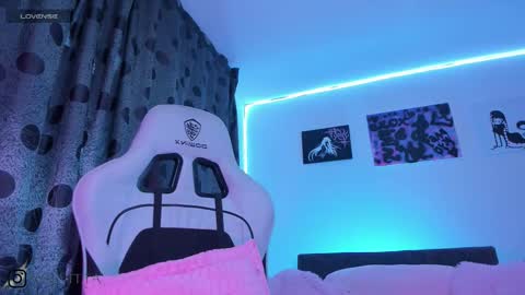 Snapshot of satanbabee_ chatting on December 4, 2025, 11:02 pm im expecting 300 thumbs up on my altar online show from December 4, 2025, 11:02 pm