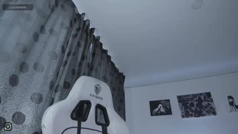 Snapshot of satanbabee_ chatting on December 18, 2025, 9:43 pm im expecting 300 thumbs up on my altar online show from December 18, 2025, 9:43 pm