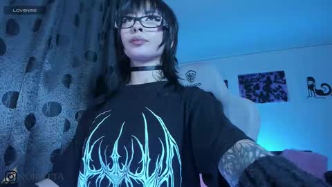 Snapshot of satanbabee_ chatting on January 6, 2026, 12:14 am im expecting 300 thumbs up on my altar online show from January 6, 2026, 12:14 am