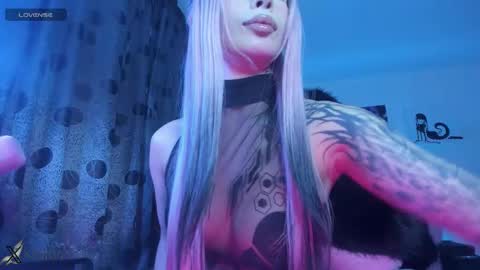 Snapshot of satanbabee_ chatting on January 18, 2026, 11:41 pm im expecting 300 thumbs up on my altar online show from January 18, 2026, 11:41 pm