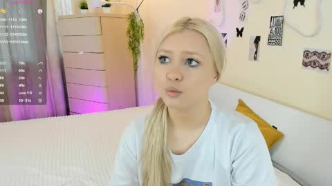satinpresence online show from May 31, 2026, 5:04 am