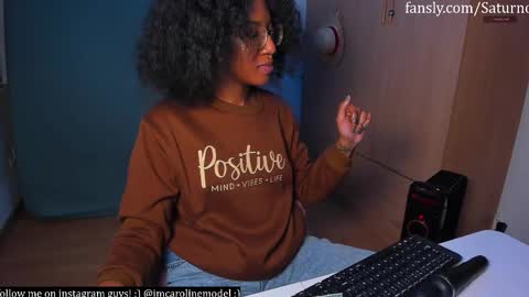 saturno_vibes online show from November 21, 2025, 9:52 am