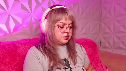 Gina George online show from December 2, 2025, 12:38 am