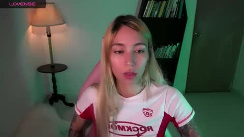 I AM JENN  online show from December 18, 2025, 3:56 am