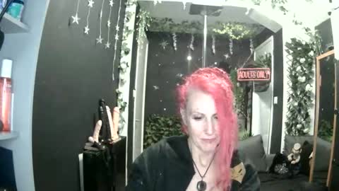 Snapshot of saucysky chatting on April 16, 2026, 10:23 pm SaucySky online show from April 16, 2026, 10:23 pm