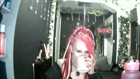 Snapshot of saucysky chatting on April 18, 2026, 9:37 pm SaucySky online show from April 18, 2026, 9:37 pm