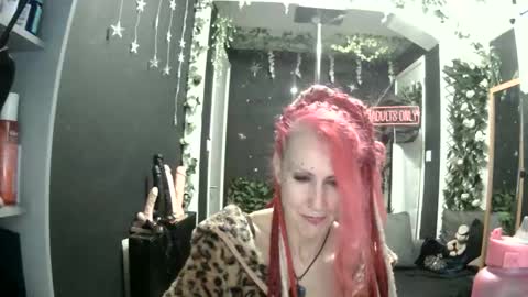 Snapshot of saucysky chatting on April 20, 2026, 9:05 pm SaucySky online show from April 20, 2026, 9:05 pm