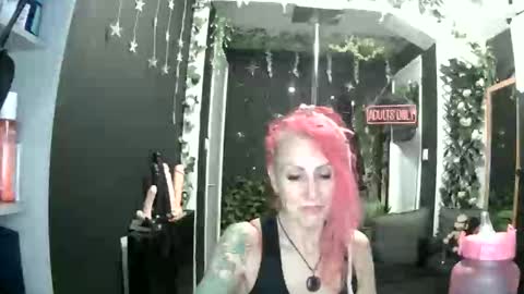 Snapshot of saucysky chatting on April 22, 2026, 11:06 pm SaucySky online show from April 22, 2026, 11:06 pm