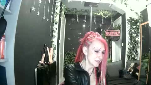 Snapshot of saucysky chatting on April 24, 2026, 7:27 pm SaucySky online show from April 24, 2026, 7:27 pm