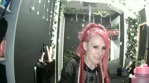 Snapshot of saucysky chatting on April 25, 2026, 11:02 pm SaucySky online show from April 25, 2026, 11:02 pm