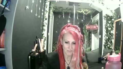 Snapshot of saucysky chatting on April 29, 2026, 8:48 pm SaucySky online show from April 29, 2026, 8:48 pm