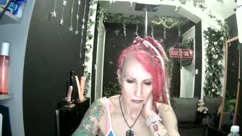 Snapshot of saucysky chatting on May 4, 2026, 9:11 pm SaucySky online show from May 4, 2026, 9:11 pm