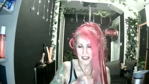 Snapshot of saucysky chatting on May 5, 2026, 7:55 pm SaucySky online show from May 5, 2026, 7:55 pm