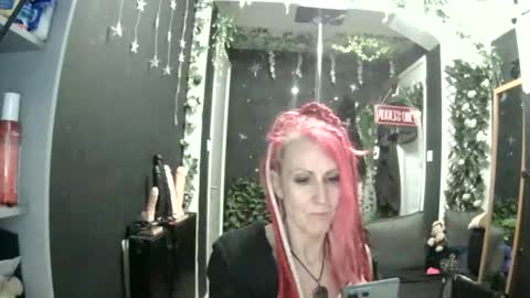 Snapshot of saucysky chatting on May 7, 2026, 10:37 pm SaucySky online show from May 7, 2026, 10:37 pm