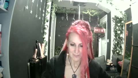 Snapshot of saucysky chatting on May 14, 2026, 11:00 pm SaucySky online show from May 14, 2026, 11:00 pm