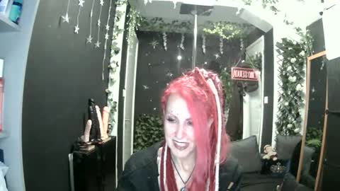 Snapshot of saucysky chatting on May 15, 2026, 7:54 pm SaucySky online show from May 15, 2026, 7:54 pm