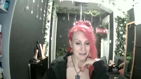 Snapshot of saucysky chatting on May 17, 2026, 8:38 pm SaucySky online show from May 17, 2026, 8:38 pm