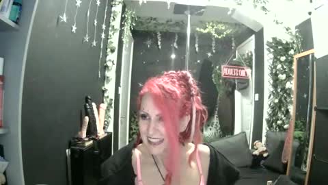 Snapshot of saucysky chatting on May 18, 2026, 8:58 pm SaucySky online show from May 18, 2026, 8:58 pm