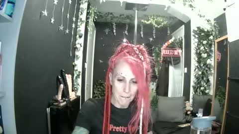 Snapshot of saucysky chatting on May 25, 2026, 9:43 pm SaucySky online show from May 25, 2026, 9:43 pm