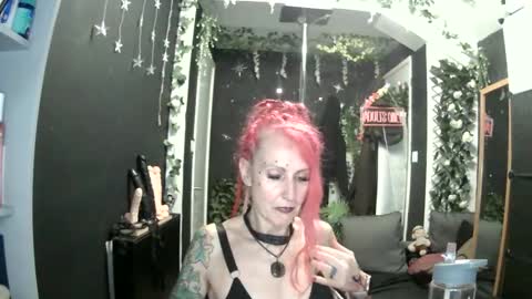 Snapshot of saucysky chatting on May 27, 2026, 9:23 pm SaucySky online show from May 27, 2026, 9:23 pm