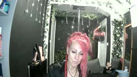 Snapshot of saucysky chatting on May 28, 2026, 10:51 pm SaucySky online show from May 28, 2026, 10:51 pm