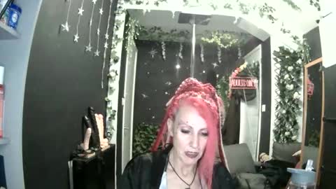 Snapshot of saucysky chatting on May 29, 2026, 8:18 pm SaucySky online show from May 29, 2026, 8:18 pm