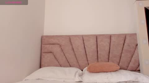 Savannahwildee online show from November 16, 2025, 1:06 pm