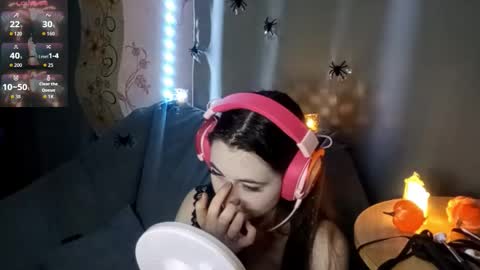 Sophie online show from October 31, 2025, 5:47 pm