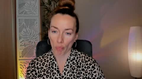 Snapshot of save_the_qween chatting on April 27, 2026, 7:28 am save the qween online show from April 27, 2026, 7:28 am