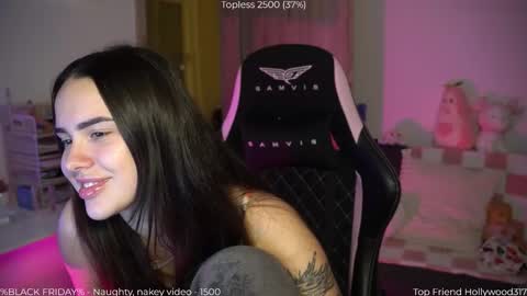 Naomi online show from November 26, 2025, 9:05 pm