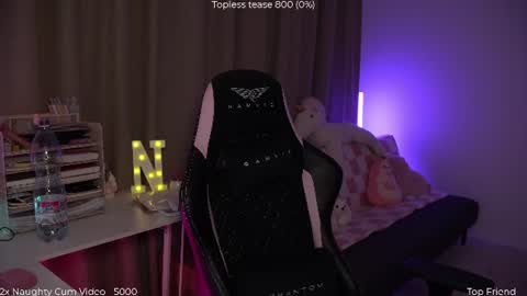 Snapshot of savvage_play chatting on July 20, 2026, 6:54 pm Naomi online show from July 20, 2026, 6:54 pm