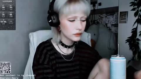 pronoun she. name Mary. age 21. online show from October 19, 2025, 4:51 pm