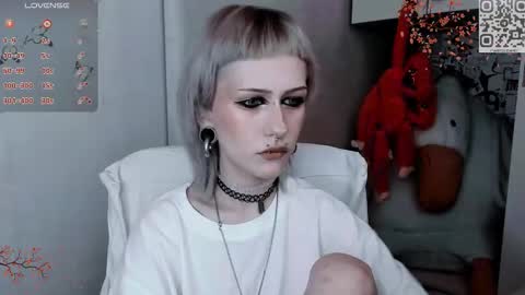 pronoun she. name Mary. age 21. online show from November 15, 2025, 11:51 am