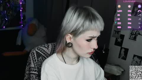 Snapshot of say_mary chatting on April 10, 2026, 11:31 pm pronoun she. name Mary. age 21. online show from April 10, 2026, 11:31 pm