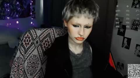 Snapshot of say_mary chatting on April 17, 2026, 8:06 am pronoun she. name Mary. age 21. online show from April 17, 2026, 8:06 am