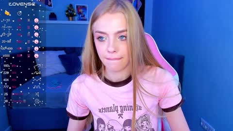 Snapshot of sayl0r_moon chatting on December 12, 2024, 12:27 am Kira GMT 7 Mon Thu-Sun 0800am-0200pm online show from December 12, 2024, 12:27 am