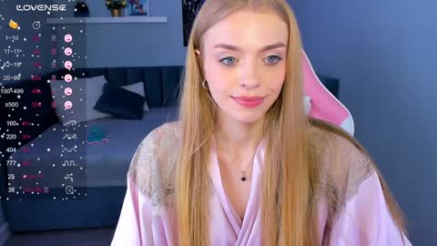 Snapshot of sayl0r_moon chatting on December 18, 2024, 3:04 am Kira GMT 7 Mon Thu-Sun 0800am-0200pm online show from December 18, 2024, 3:04 am